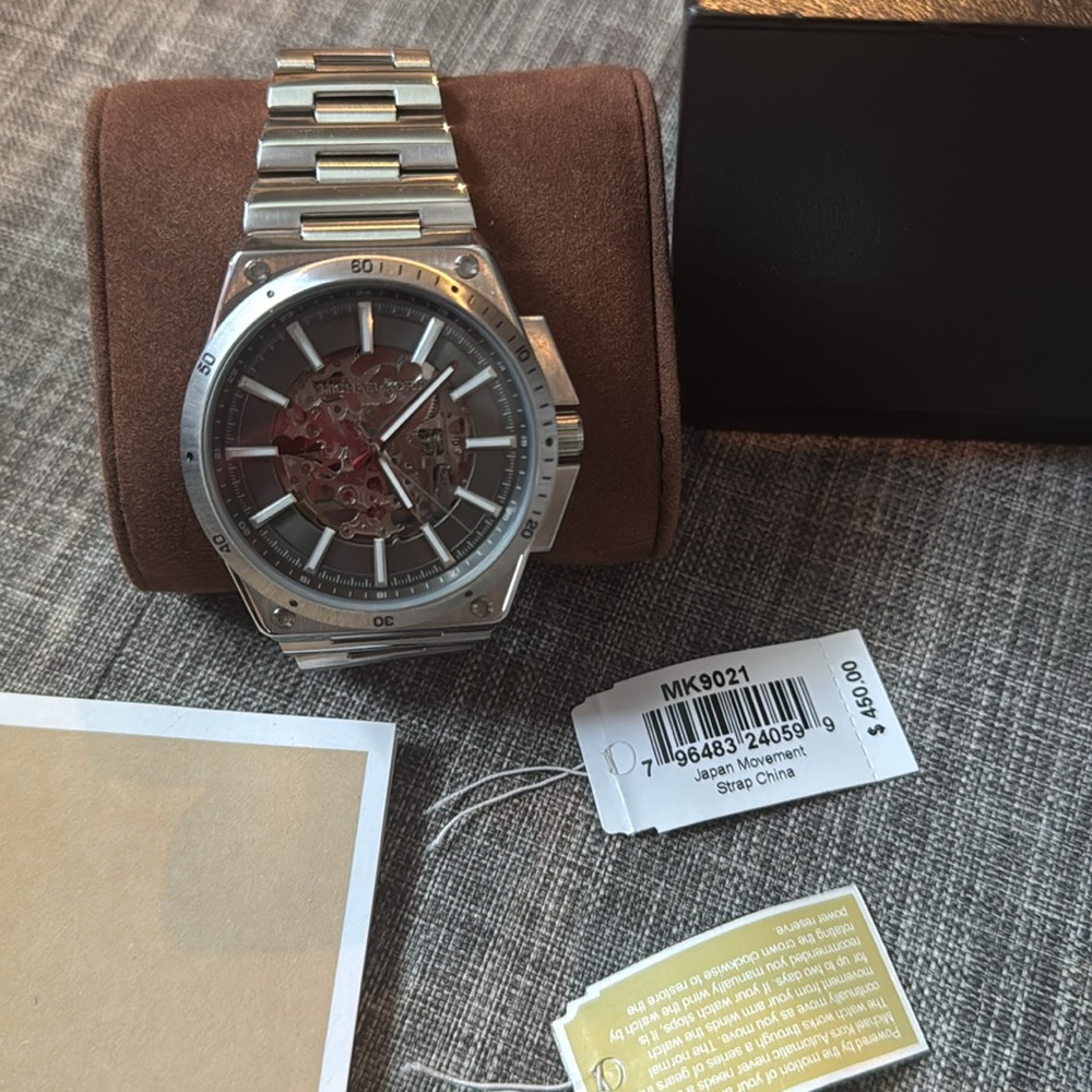New in box Michael Kors “MK9021” - Picture 4 of 8